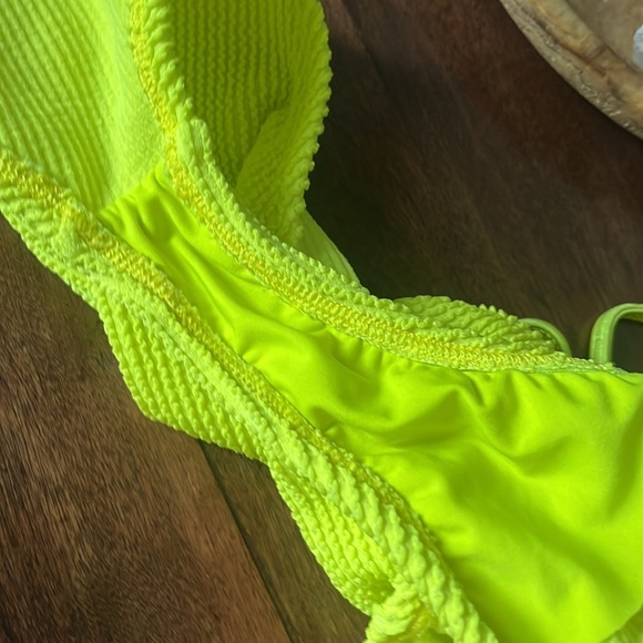 Good American Always Fits One-Piece Swimsuit Electric Yellow - Picture 8 of 9